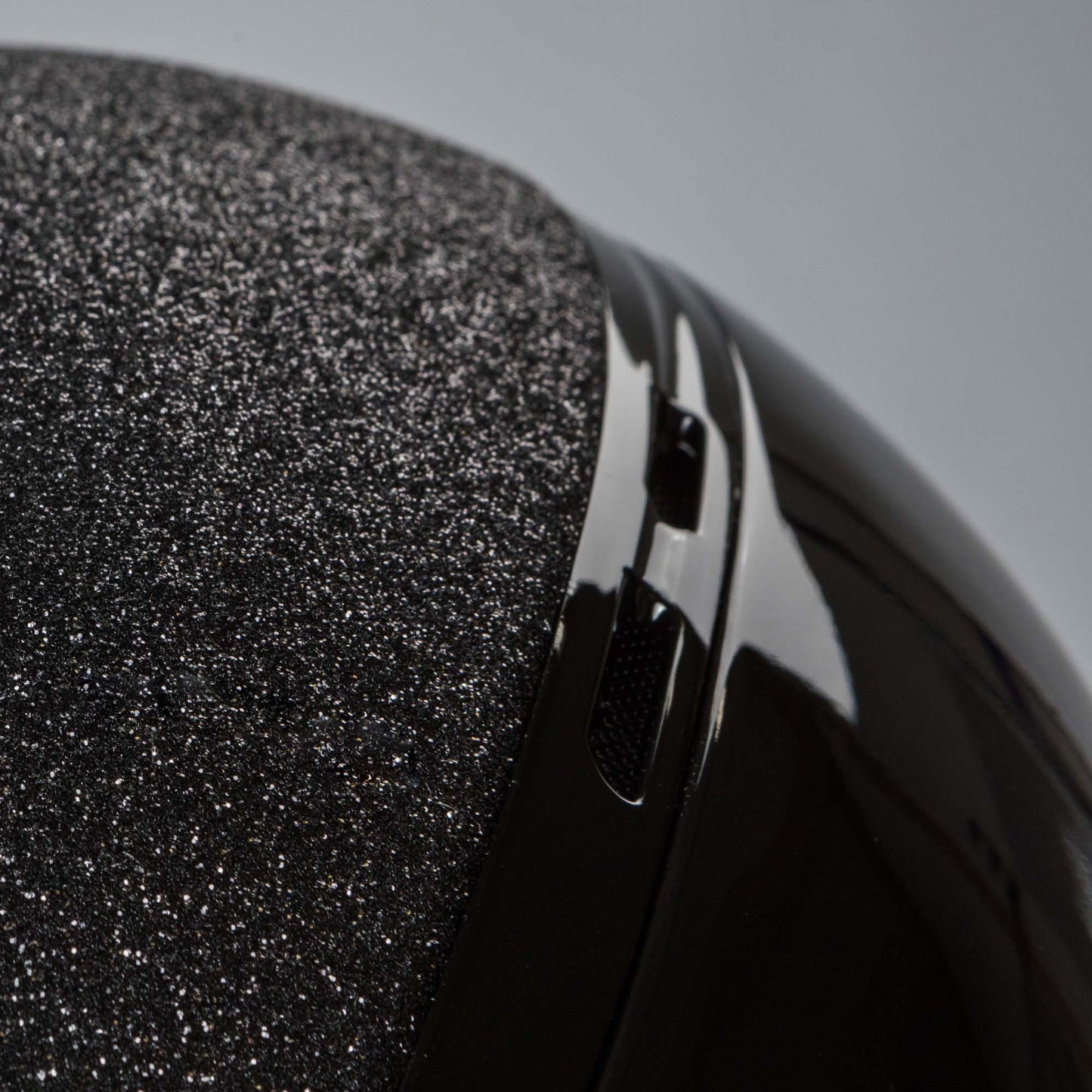 Caracas Rijhelm Glossy Black