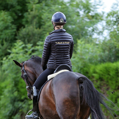 Jacka dam Grace utan BoT logga - Back on Track Sverige (5300168982683)