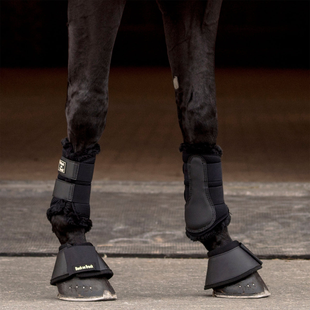 Brush boot 3D mesh fur - Back on Track Sverige (5300214628507)
